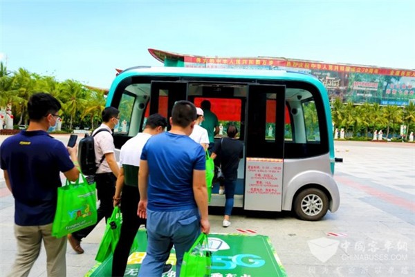 藍(lán)鯨號(hào)又來(lái)?yè)岀R了！海南首個(gè)5G無(wú)人駕駛客車(chē)項(xiàng)目正式投入運(yùn)營(yíng)(圖4)