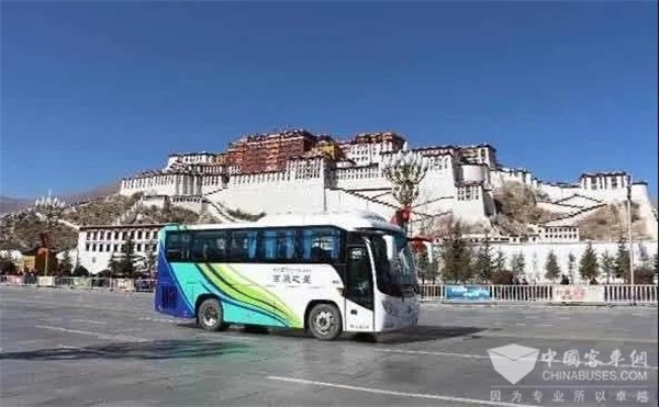 首批國六客車交付！福田歐輝客車助力拉薩綠色交通品質(zhì)升級(圖2)