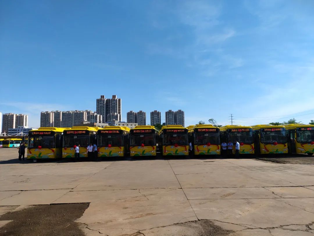 科技感up!全新上線,海口198輛純電動(dòng)公交車投放至18條公交線路運(yùn)營(yíng)(圖1) 科技感up!全新上線,???98輛純電動(dòng)公交車投放至18條公交線路運(yùn)營(yíng)(圖1)