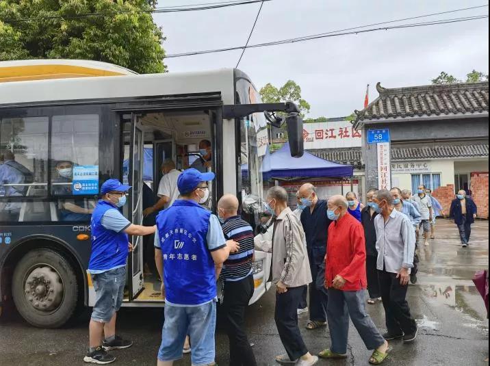 辦好事、解民憂、暖民心，成都公交集團為敬老院老人開行疫苗接種專線(圖2)