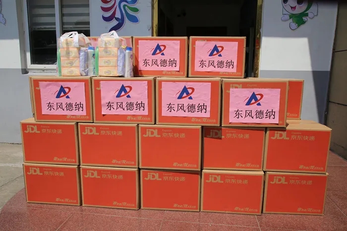 東風(fēng)德納車橋開展“關(guān)愛駕駛員 慰問送一線”活動，致敬烈日下最美“城市擺渡人”(圖3)