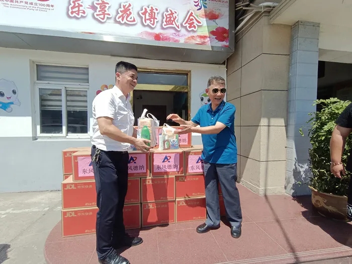 東風(fēng)德納車橋開展“關(guān)愛駕駛員 慰問送一線”活動，致敬烈日下最美“城市擺渡人”(圖4)