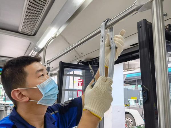好消息！上海733輛“黑金剛”公交車將大變樣！車廂內(nèi)多了這些......(圖2)