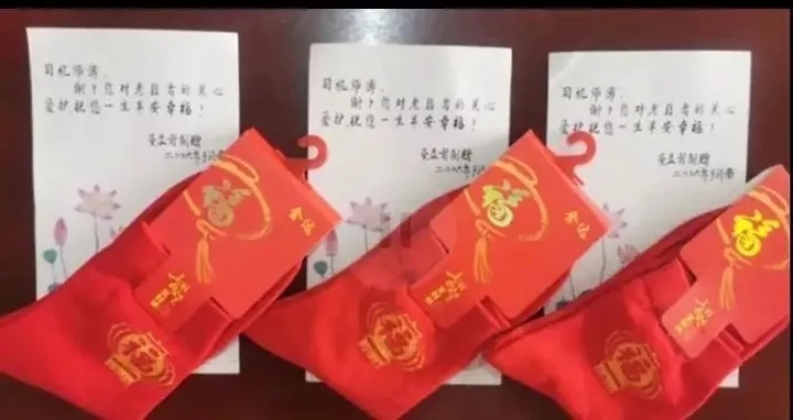 尊老敬老，濟(jì)南公交“紅襪子”愛(ài)心志愿服務(wù)隊(duì)成立(圖1)