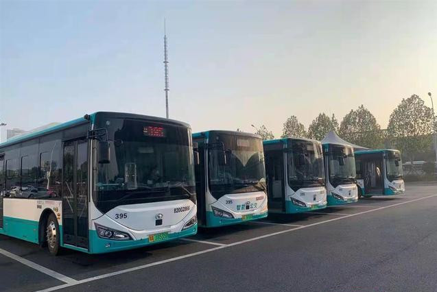 終于來(lái)了！武漢首臺(tái)智能公交車正式上路(圖1)