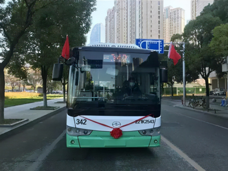 “小塊頭，大能量” 武漢街頭上新“漢產(chǎn)”純電動(dòng)公交車(圖1)
