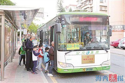 廈門公交車型不斷變化、線路不斷增加 公交更加智能化(圖2)