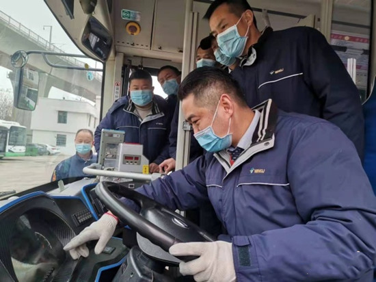 從優(yōu)秀司機中遴選，幫助其他駕駛員一同進(jìn)步，武漢公交有群“線路導(dǎo)師”(圖1)