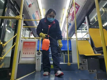 嶗山巴士強化消殺管理，做好志愿引導服務(圖1)