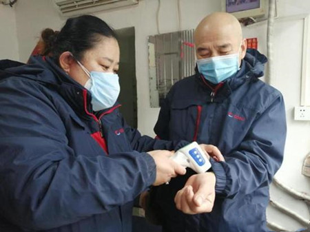 隧道巴士公交“夫妻檔”，戰(zhàn)疫時期各顯身手(圖2)