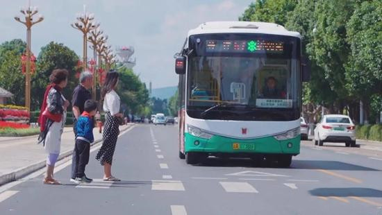 為安全服務(wù)管理賦能！昆明公交推行車長(zhǎng)“雙清單”管理規(guī)定隨記(圖1)