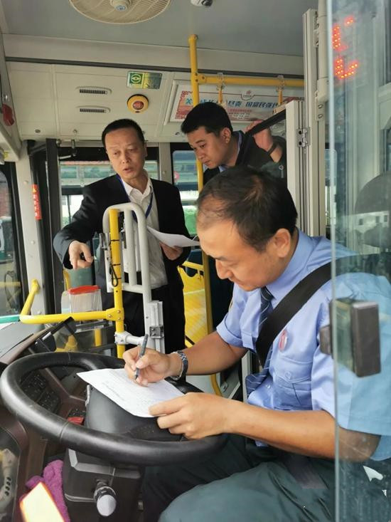 為安全服務(wù)管理賦能！昆明公交推行車長(zhǎng)“雙清單”管理規(guī)定隨記(圖3)
