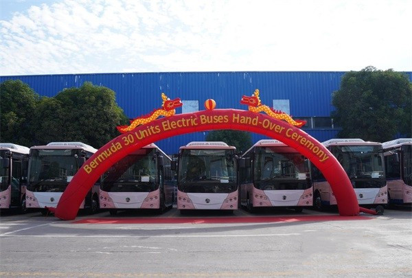 周游浪漫國(guó)度旅程 首次進(jìn)入百慕大的國(guó)產(chǎn)公交車(chē)長(zhǎng)啥樣?(圖1)